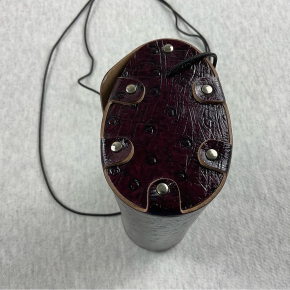 UNIQUE NO BRANDED WOMEN’S CYLINDER CROSSBODY BAG LITTLE PURSE COLOR: BURGUNDY - Picture 7 of 16